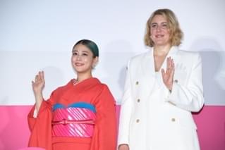 高畑充希×「バービー」グレタ・ガーウィグ監督 ネタバレありのスペシャル対談映像が公開