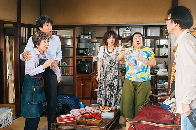 福江の家の居間のシーン