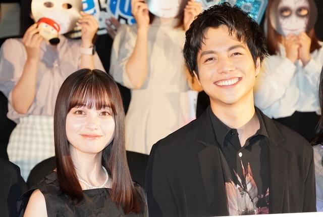 舞台挨拶に立った橋本環奈＆重岡大毅