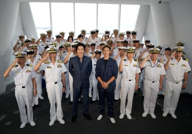大沢たかおと玉木宏、海上自衛隊の皆さん