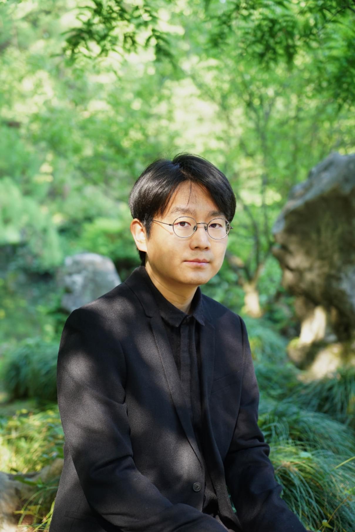 第36回東京国際映画祭黒澤明賞、グー・シャオガン監督とインドネシアのモーリー・スリヤ監督が受賞