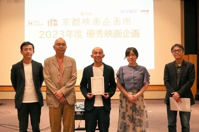 中央が馬杉雅喜監督