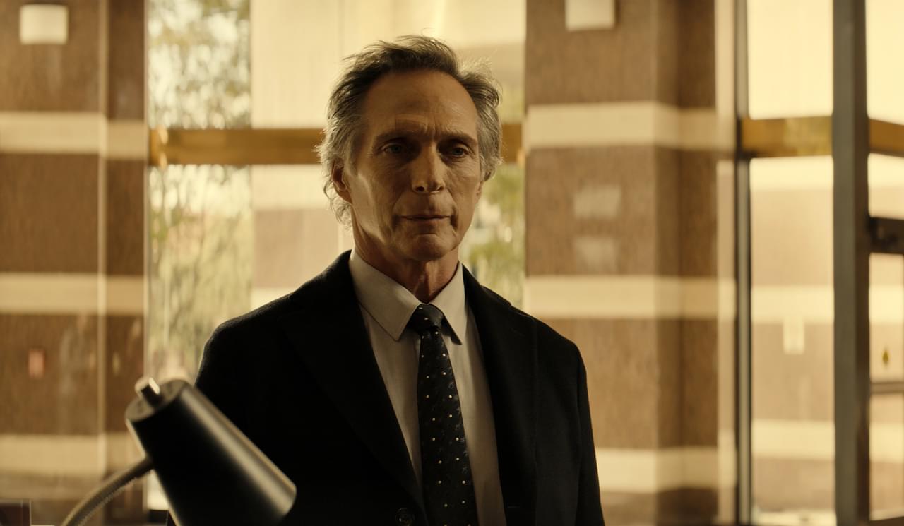 脳をハッキングし、人を自在に操る謎の男が初登場 ベン・アフレック主演「ドミノ」本編映像