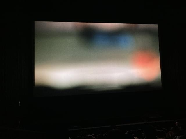 「A Barely Lit Path」のミュージックビデオも上映された