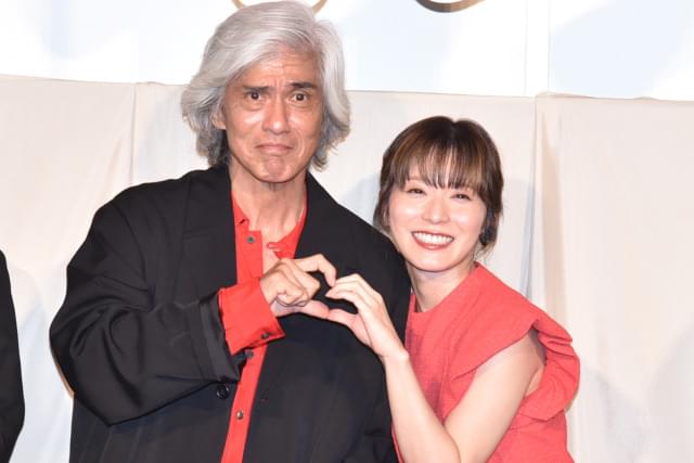 （左から）佐藤浩市、松岡茉優