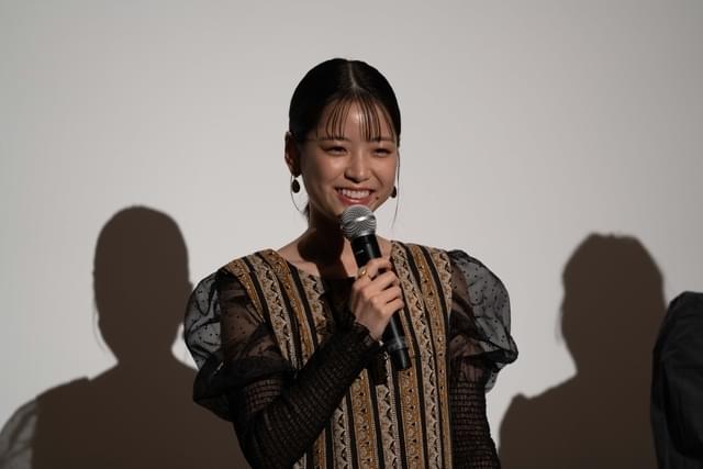 舞台挨拶に立った中井友望