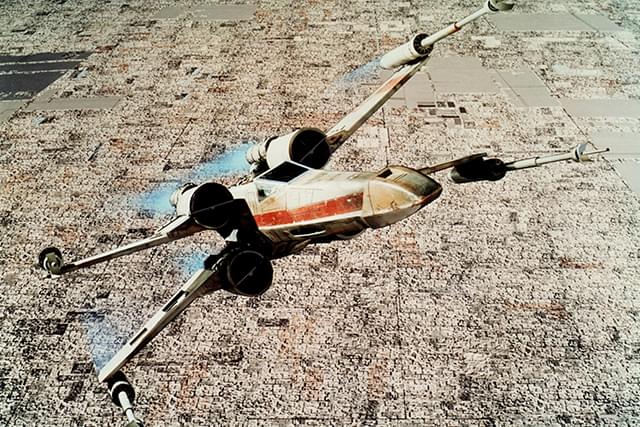 「スター・ウォーズ」撮影で使用されたXウイング、310万ドルで競り落とされる