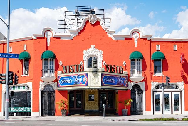 タランティーノの映画館ビスタ・シアター、修復を終え「トゥルー・ロマンス」で再オープン