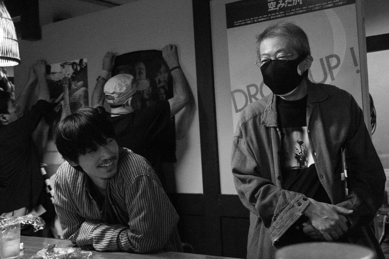 綾野剛主演「花腐し」オフショット3点先行公開 濃密な色気を映し出す写真家・野村佐紀子写真展開催