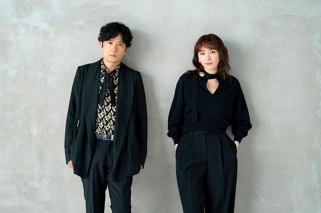稲垣吾郎(左)、新垣結衣(右)