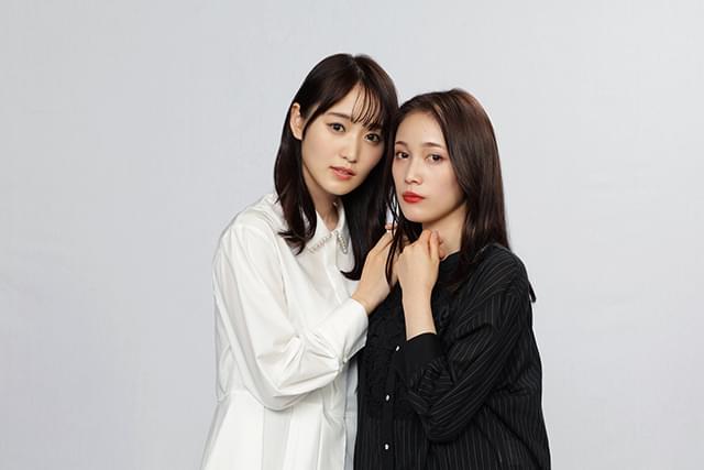主演の菅井友香と中村ゆりか（右）