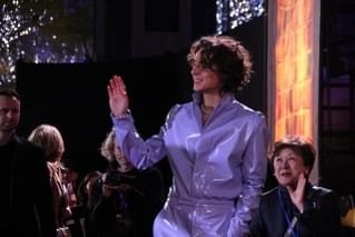 ティモシー・シャラメ、丁寧なファン対応で1200人を魅了 ヒュー・グラントと褒め合いも