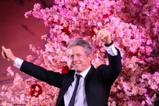 ティモシー・シャラメ、丁寧なファン対応で1200人を魅了 ヒュー・グラントと褒め合いも