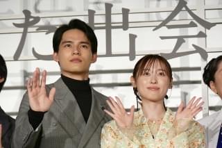 福山雅治、エンタメの役割を熱弁！ 福原遥×水上恒司主演作の舞台挨拶にサプライズ登壇