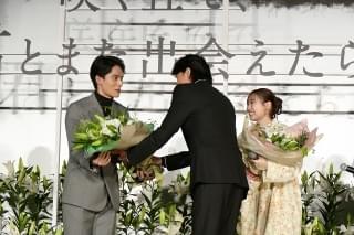 福山雅治、エンタメの役割を熱弁！ 福原遥×水上恒司主演作の舞台挨拶にサプライズ登壇