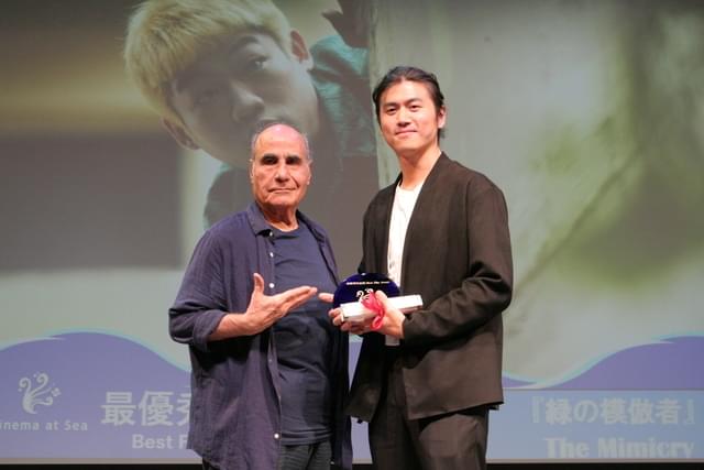 ジョン・ユーリン監督(右)とアミール・ナデリ