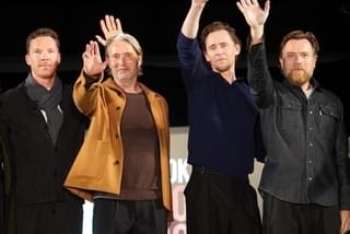 マッツ・ミケルセン＆ベネディクト・カンバーバッチ、笑顔で鏡割り！東京コミコン2023開幕