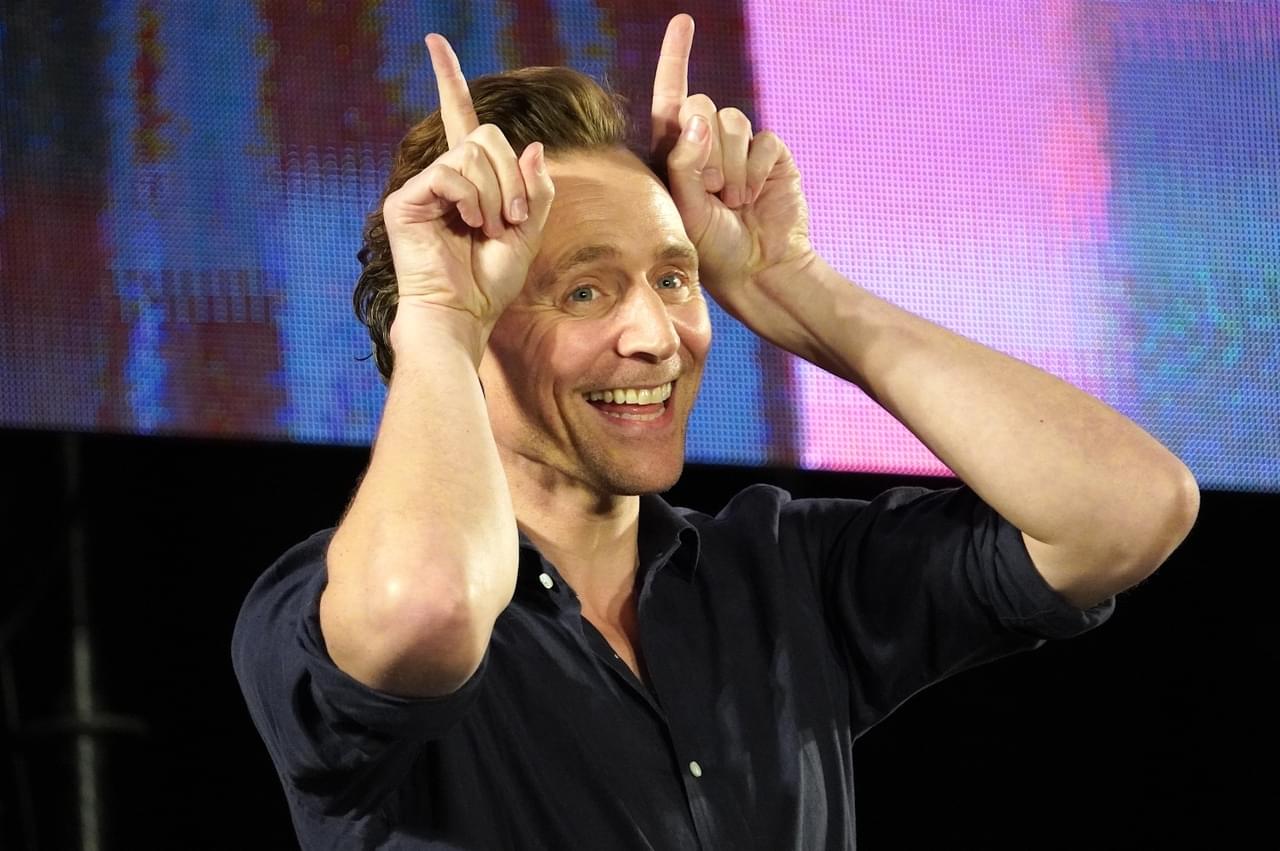 トム・ヒドルストン、ロキの旅路に思い馳せ「私は決して孤独ではなかった」“ロキポーズ”も披露！【東京コミコン2023】