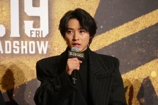 山崎賢人、“不死身の杉元”演じるために10キロ増量「強さを表すために」【実写「ゴールデンカムイ」完成報告会見】