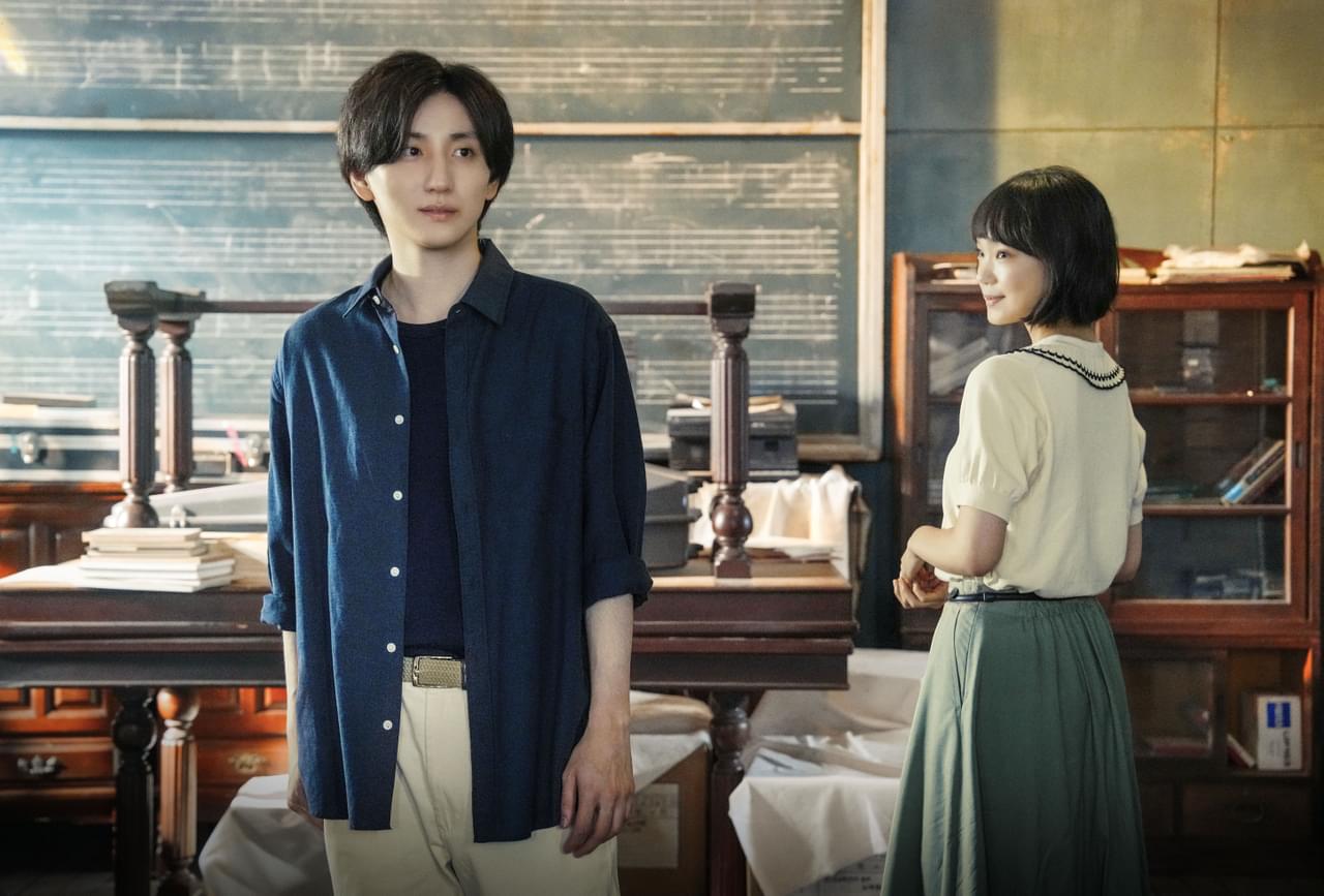 京本大我＆古川琴音の淡い恋心が見え隠れする出会いの瞬間 「言えない秘密」場面写真