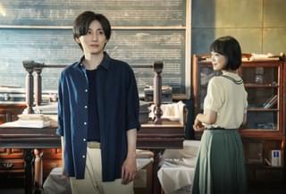 京本大我＆古川琴音の淡い恋心が見え隠れする出会いの瞬間 「言えない秘密」場面写真