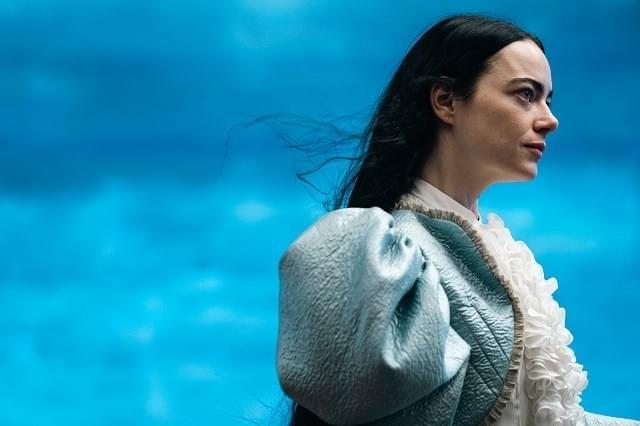 「哀れなるものたち」で“生まれたての女性“ベラ役を演じたエマ・ストーン