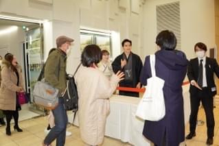 福原遥＆水上恒司、晴れ着姿で新成人へメッセージ 舞台挨拶後は劇場ロビーでお見送り