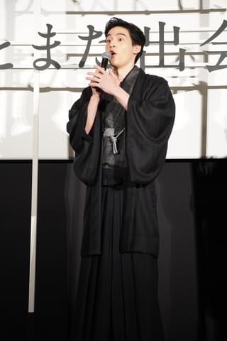 福原遥＆水上恒司、晴れ着姿で新成人へメッセージ 舞台挨拶後は劇場ロビーでお見送り