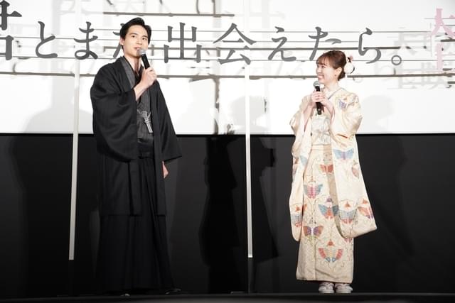 福原遥＆水上恒司、晴れ着姿で新成人へメッセージ 舞台挨拶後は劇場ロビーでお見送り