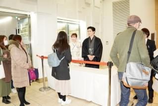 福原遥＆水上恒司、晴れ着姿で新成人へメッセージ 舞台挨拶後は劇場ロビーでお見送り