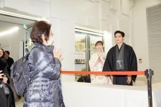 福原遥＆水上恒司、晴れ着姿で新成人へメッセージ 舞台挨拶後は劇場ロビーでお見送り