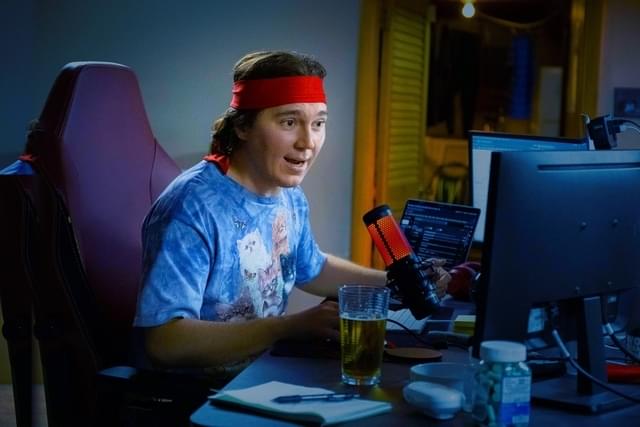 “ローリング・キティ”の動画を徹底的に研究し、役づくりをしたポール・ダノ