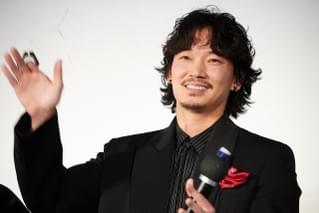 綾野剛、「カラオケ行こ！」は「たおやかでやさしい映画」 齋藤潤の成長に思い馳せる