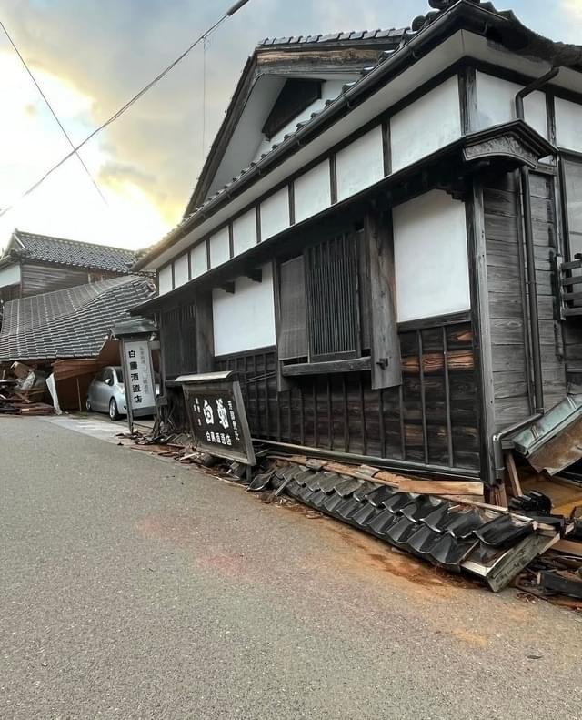 1階店舗が押し潰された江戸末期創業の白藤酒造(写真提供:白藤酒造)