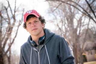 【インタビュー】ジェシー・アイゼンバーグが初監督作で描いた、すれ違う親子の確かな“つながり”