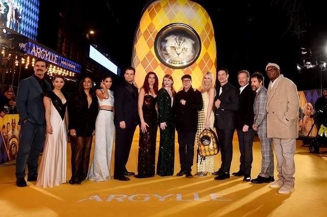 豪華キャスト集結!