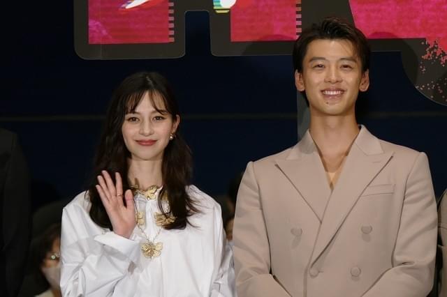 中条あやみ、竹内涼真とのキスで「くちびるが2倍に腫れた」と告白【「劇場版 君と世界が終わる日に FINAL」初日舞台挨拶】