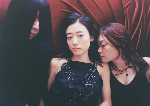 主題歌「tears」を手がける「羊文学」