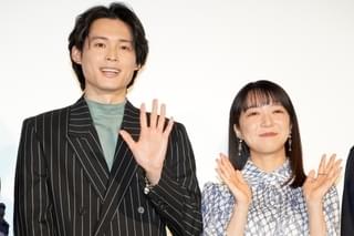 松村北斗の“シームレスな思いやり”に上白石萌音の笑い止まらず「私が転ばずにいられるのも松村さんのおかげ」