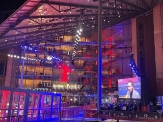 第74回ベルリン国際映画祭開幕 レッドカーペットでガザ紛争に「民主主義を支持する」とデモも