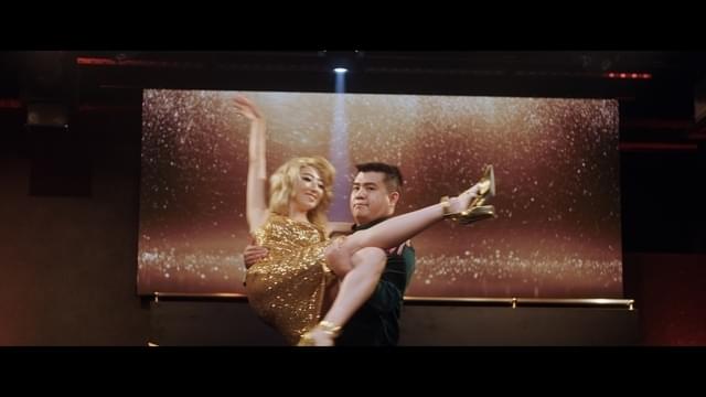 お腹を引っ込めながら頑張るアタック西本