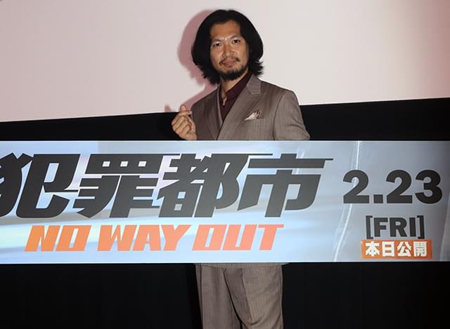 撮影時の衣装で登壇した青木崇高