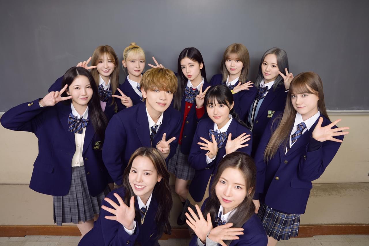 NiziU、映画に初出演 「恋わずらいのエリー」で生徒役「私たちを⾒つけて」