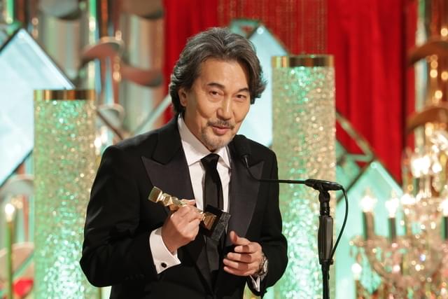 ヴィム・ヴェンダース監督に代わりブロンズを受け取った役所広司