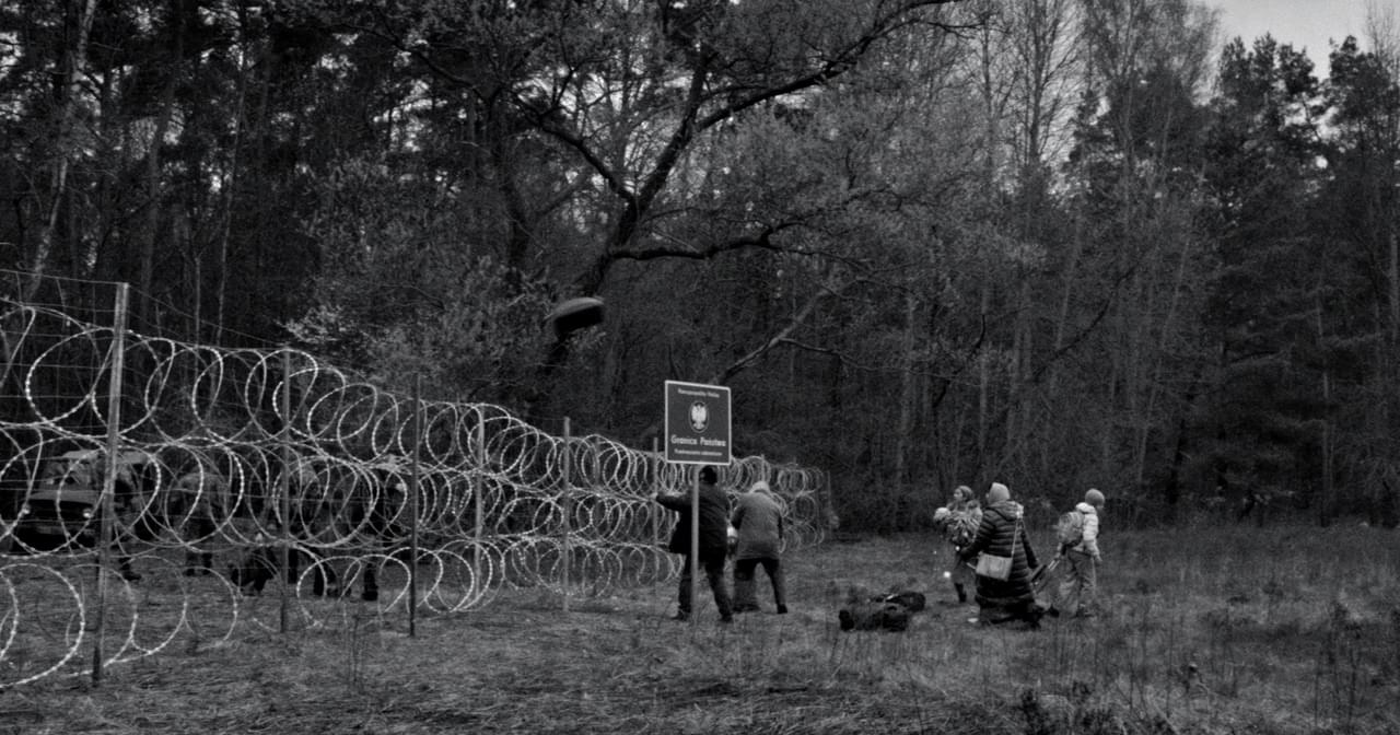 “人間兵器”と呼ばれる難民たち……国境での強制排除の過酷な真実描く「人間の境界」予告編、新場面写真