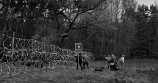 “人間兵器”と呼ばれる難民たち……国境での強制排除の過酷な真実描く「人間の境界」予告編、新場面写真