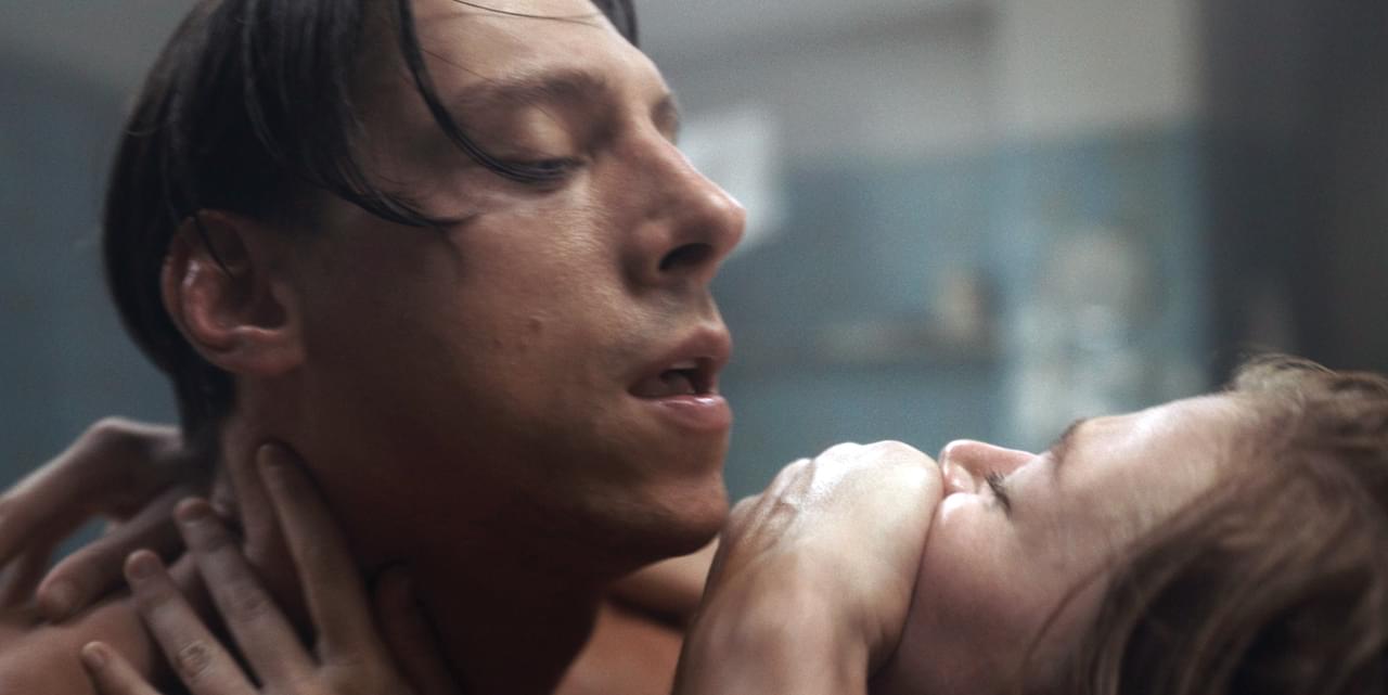 ユダヤ人美青年が肉体美を晒し、ドイツ人女性を誘惑… R15＋映画「フィリップ」過激な場面写真8点