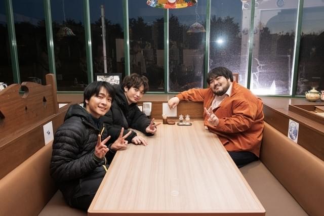 深夜のファミレスで撮影された