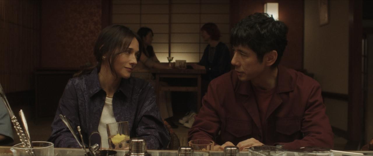 西島秀俊が海外ドラマ進出！ ラシダ・ジョーンズ主演、A24製作「サニー」Apple TV＋で7月全世界配信