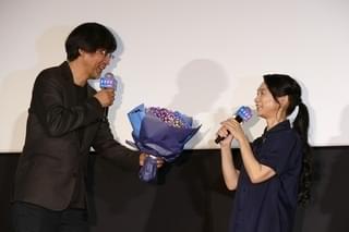 佐藤嗣麻子監督「陰陽師0」公開記念舞台挨拶に夫・山崎貴監督がサプライズで祝福